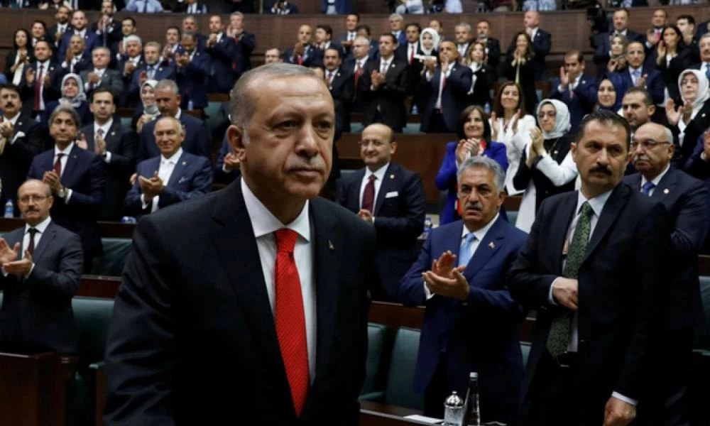 Συμμαχία με κόμμα από...τις σάρκες του επιχειρεί ο "Σουλτάνος"